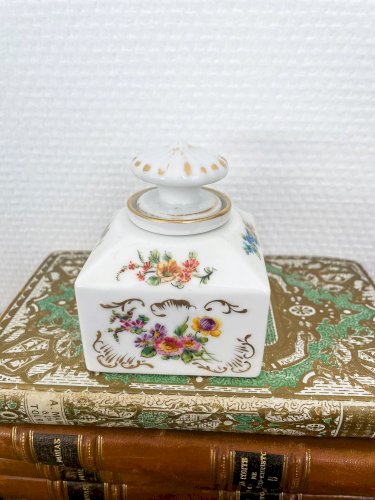 Flacon de parfum en porcelaine