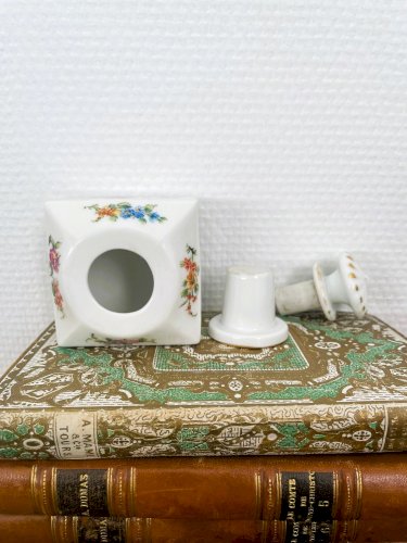 Flacon de parfum en porcelaine