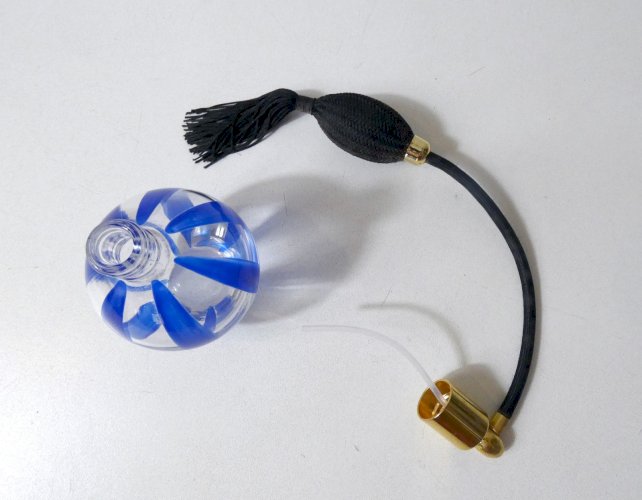 flacon de parfum en verre bleu cobalt Murano glass