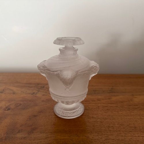 Flacon de parfum par René Lalique bouquet de faunes en verre pressé M3403
