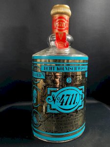 Giant display bottle N°4711 Echt Kölnisch Wasser Glockengasse Köln