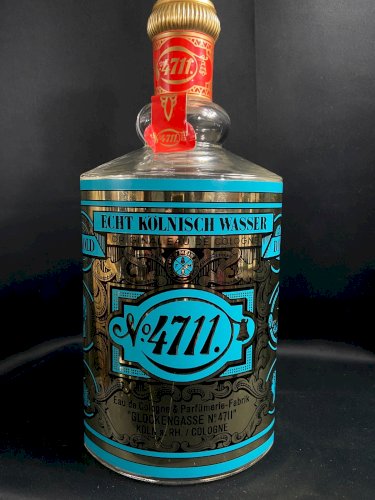 Flacon factice géant de vitrine N°4711 Echt Kölnisch Wasser Glockengasse Köln