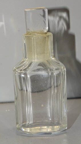 -FLACON MINIATURE EN CRISTAL AVEC SON BOUCHON SANS MARQUE COLLECTION VITRINE   D