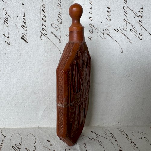 Flacon tabatière en corozo décor napoléonien art populaire M4071