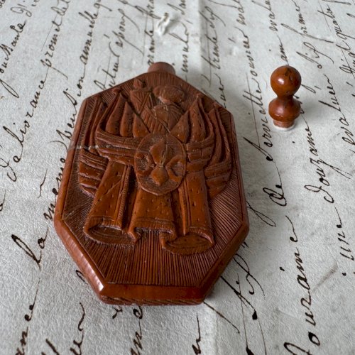 Flacon tabatière en corozo décor napoléonien art populaire M4071