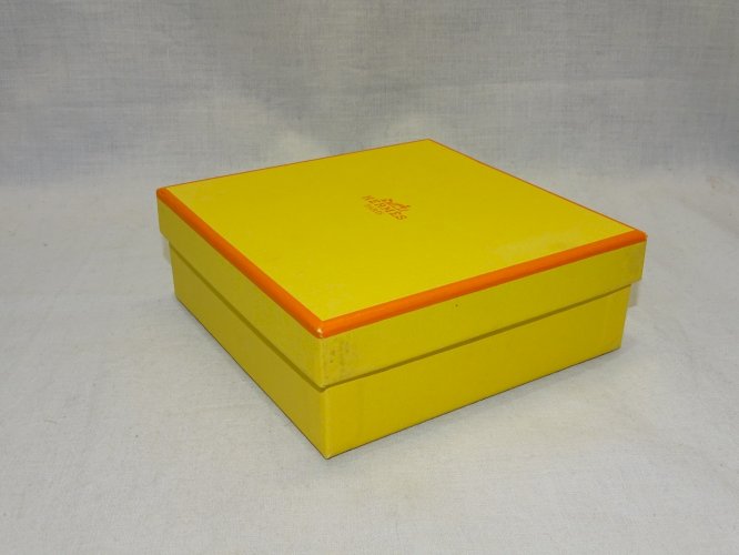 - FLACON VAPORISATEUR DE SAC HERMES 24 FAUBOURG VIDE  DANS SA BOITE CARTONNEE  D