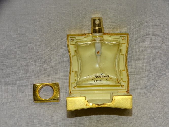 - FLACON VAPORISATEUR DE SAC HERMES 24 FAUBOURG VIDE  DANS SA BOITE CARTONNEE  D