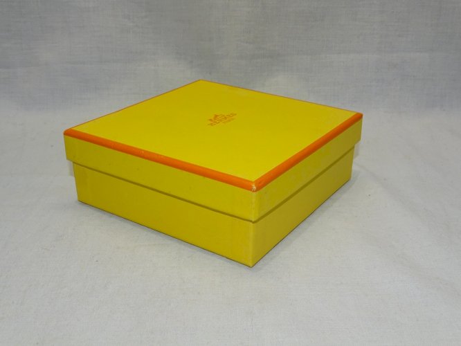 - FLACON VAPORISATEUR DE SAC HERMES 24 FAUBOURG VIDE  DANS SA BOITE CARTONNEE  D