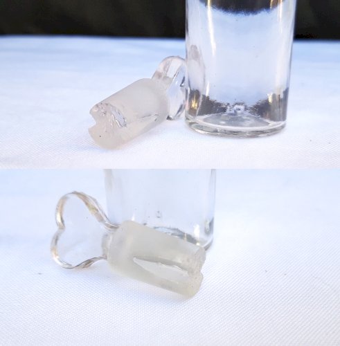 Flacons de médecine anciens en verre