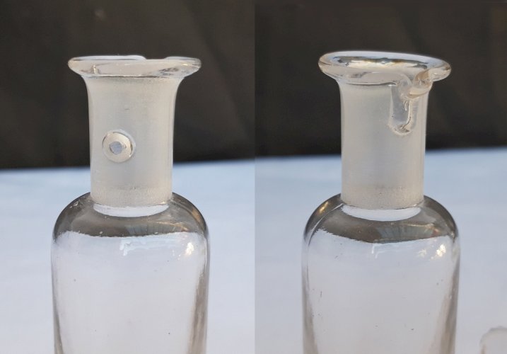 Flacons de médecine anciens en verre