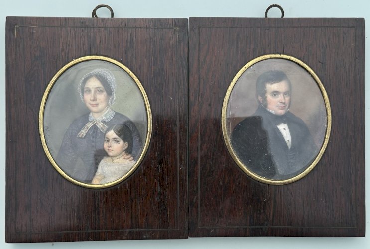 Flavien-Emmanuel CHABANNE : PAIRE MINIATURES PORTRAIT D’HOMME, FEMME ET ENFANT