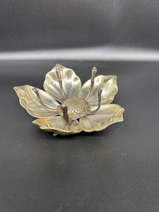 Fleur en métal aux pétales amovibles 1970s