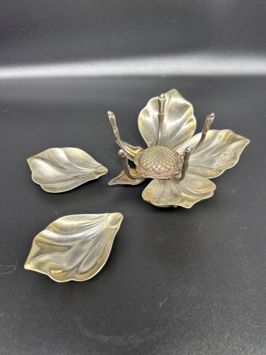 Fleur en métal aux pétales amovibles 1970s