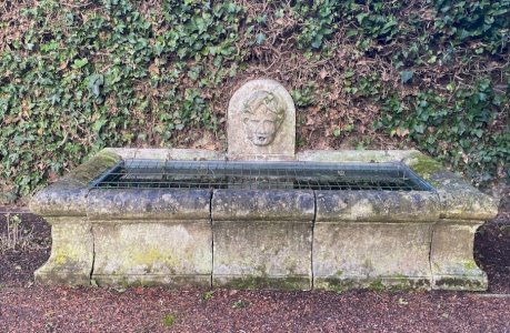 Fontaine et bassin d'extérieur en pierre XIX siècle