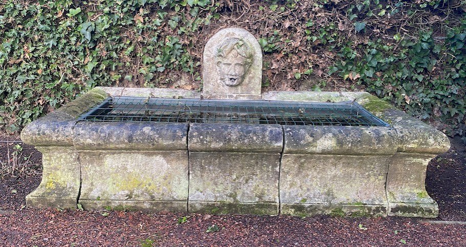 Fontaine et bassin d'extérieur en pierre XIX siècle