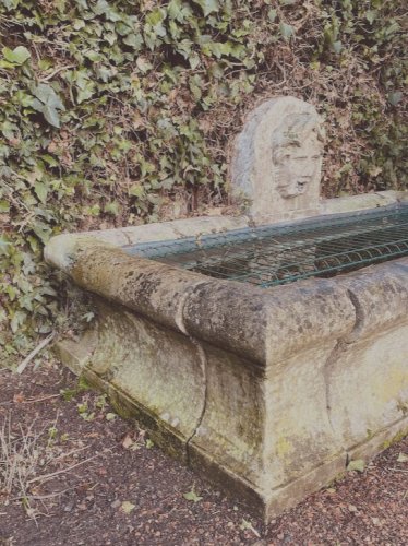 Fontaine et bassin d'extérieur en pierre XIX siècle