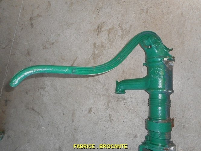 FONTAINE OU POMPE A EAU EN FONTE DECHAUMONT 80 MURET