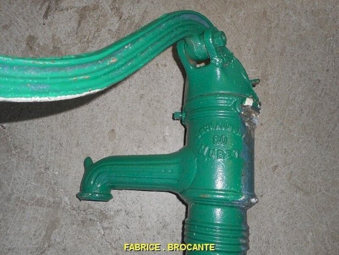 FONTAINE OU POMPE A EAU EN FONTE DECHAUMONT 80 MURET