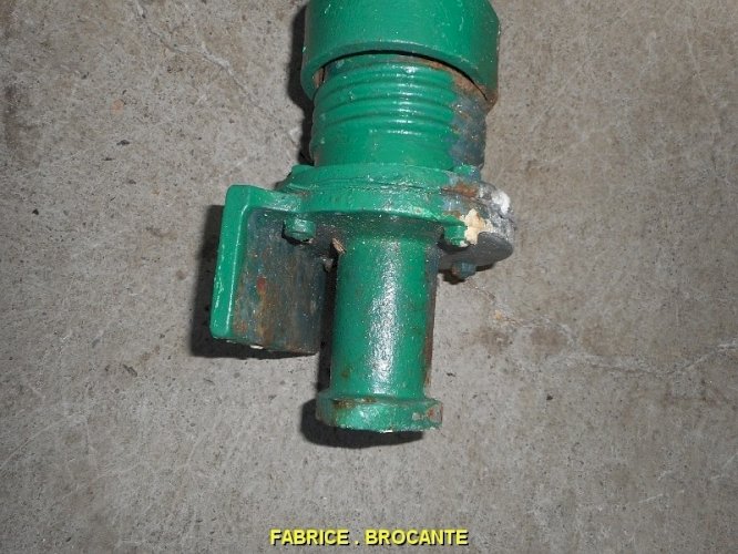 FONTAINE OU POMPE A EAU EN FONTE DECHAUMONT 80 MURET