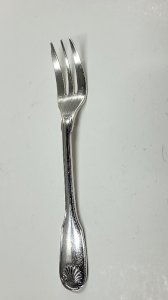 FOURCHETTE  A GATEAU CHRISTOFLE MODELE COQUILLE