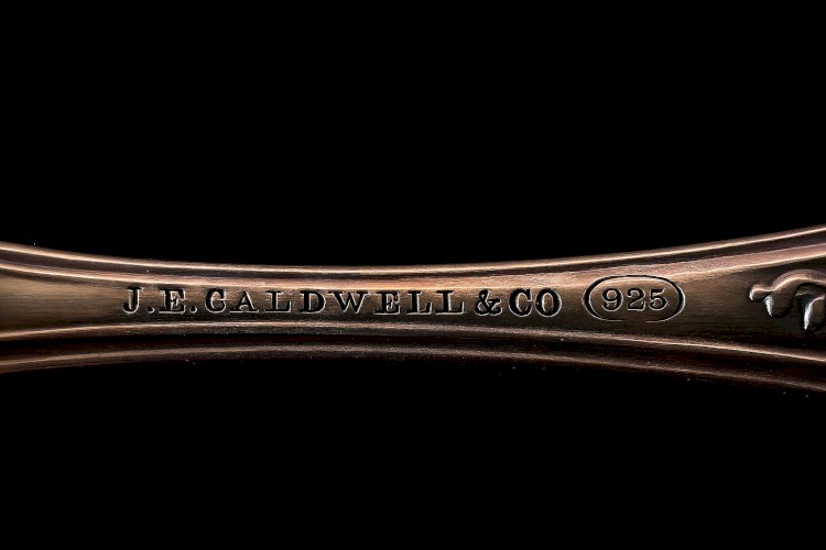 Fourchette à poisson en argent massif – J.E. Caldwell – style Rococo – 30g