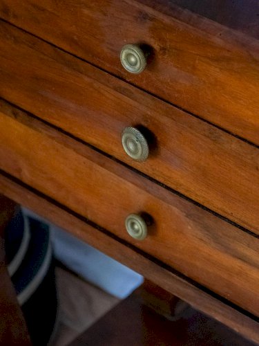 Francine, la grande table d'appoint en bois N°605