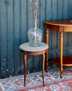 Francine, the small wooden side table No. 373