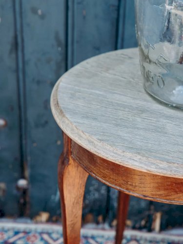 Francine, la petite table d'appoint en bois N°373