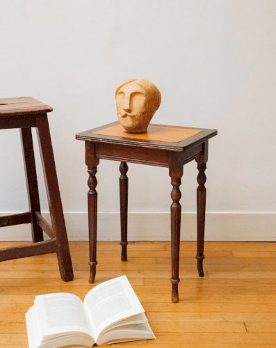 Francine, la petite table d'appoint en bois N°581