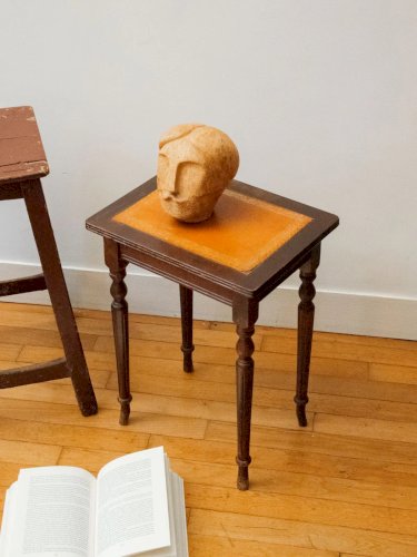 Francine, la petite table d'appoint en bois N°581