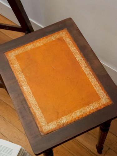 Francine, la petite table d'appoint en bois N°581