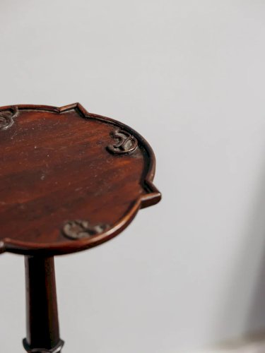 Francine, la sellette en bois foncé N°571