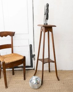 Francine, the wooden stand N°327