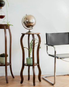 Francine, the round wooden pedestal No. 478