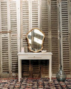 Francine, the white side table No. 499