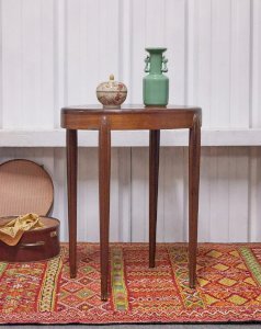 Francine, the mahogany side table No. 619