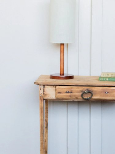 Francine, la table d'appoint en bois brut N°381