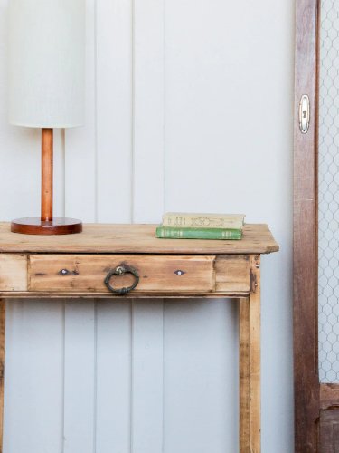 Francine, la table d'appoint en bois brut N°381