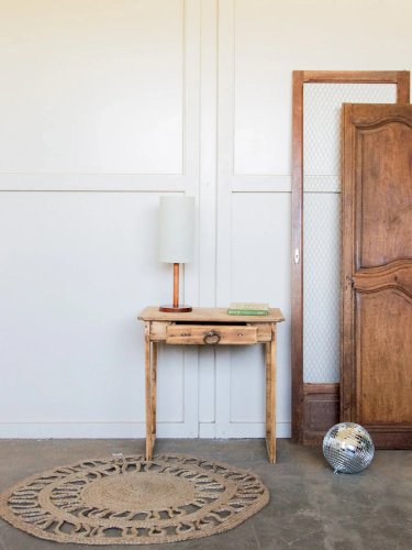 Francine, la table d'appoint en bois brut N°381