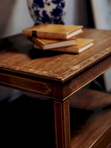 Francine, la table d'appoint en bois clair N°570