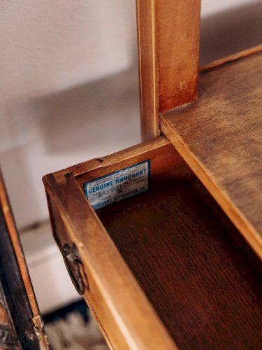 Francine, la table d'appoint en bois clair N°570