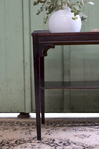 Francine, la table d'appoint en bois foncé N°618