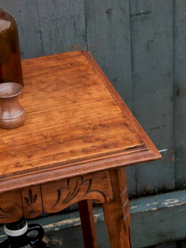 Francine, la table d'appoint en bois N°170