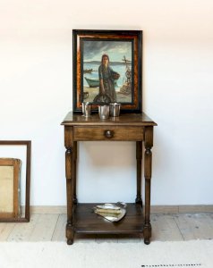 Francine, the wooden side table No. 176.