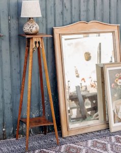 Francine, the wooden side table No. 186