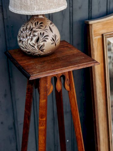 Francine, la table d'appoint en bois N°186