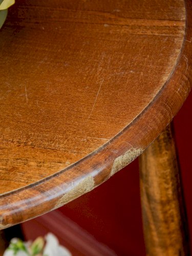 Francine, la table d'appoint en bois N°330