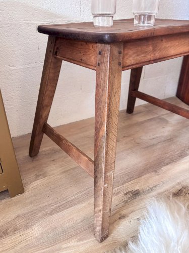 Francine, la table d'appoint en bois N°332