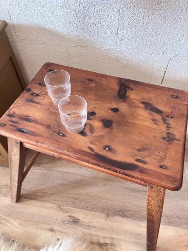 Francine, la table d'appoint en bois N°332