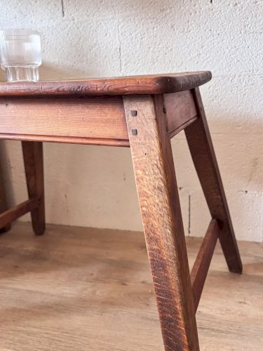 Francine, la table d'appoint en bois N°332